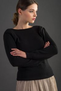 Sweter Damski z Dekoltem z Tyłu D03 Black