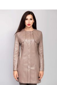 Elegancki płaszcz o prostym kroju MM3019 Beige