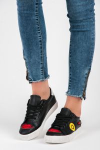 TRAMPKI Z NASZYWKAMI KISS Czarny CNBBL75B