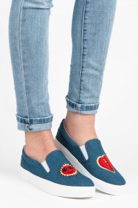 JEANSOWE TRAMPKI Z NASZYWKAMI Niebieski CNBK1720601JE