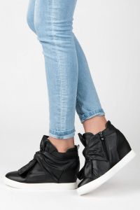 SNEAKERSY Z KOKARDĄ Czarny CNBM260B