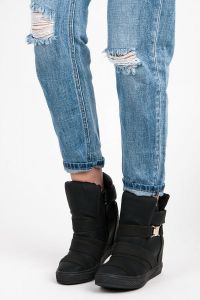 SNEAKERSY Z OZDOBN? SPRZ?CZKA Czarny CNBAF-24B